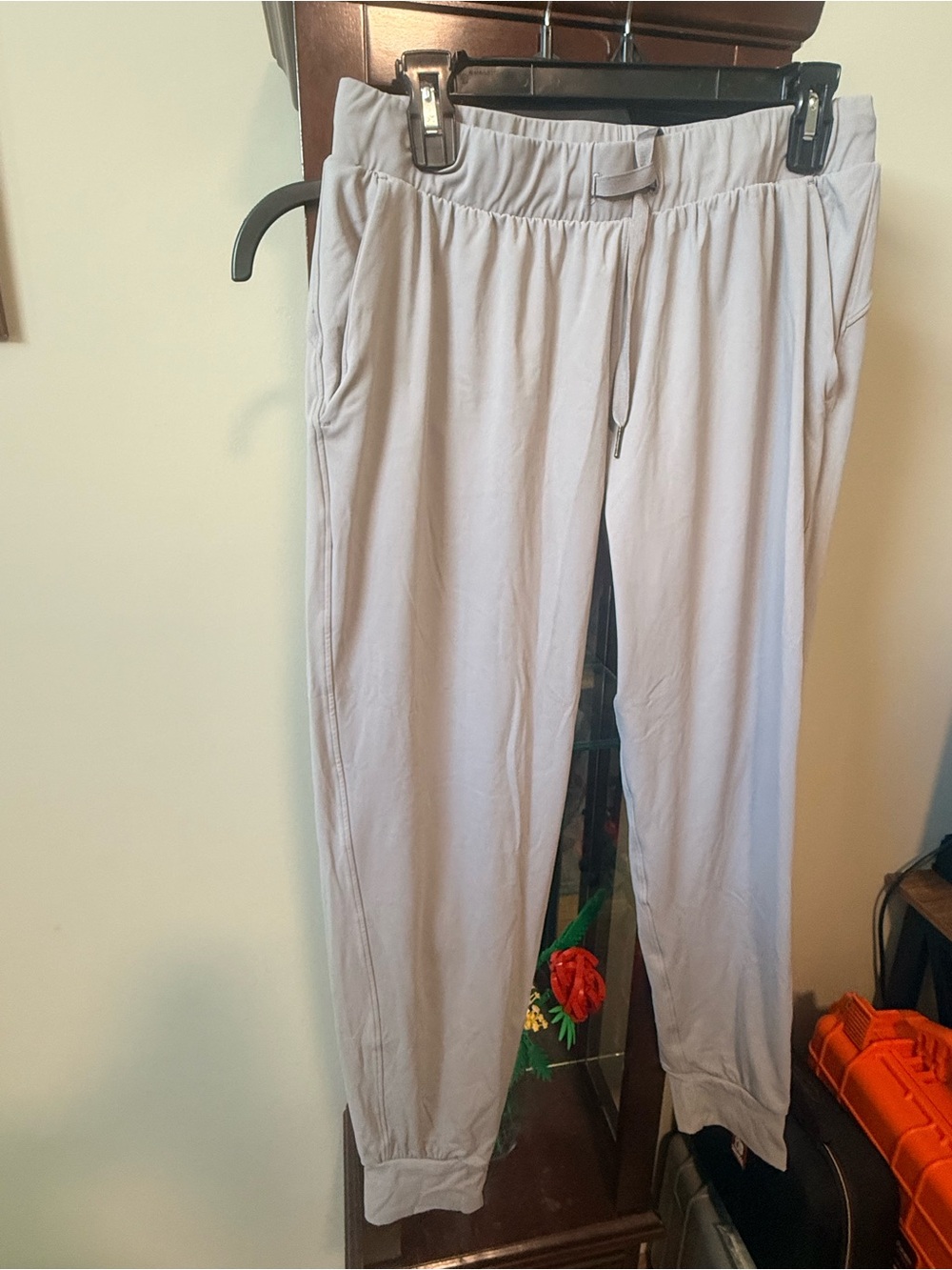 Women’s Light Gray Joggers - Size Large (159)